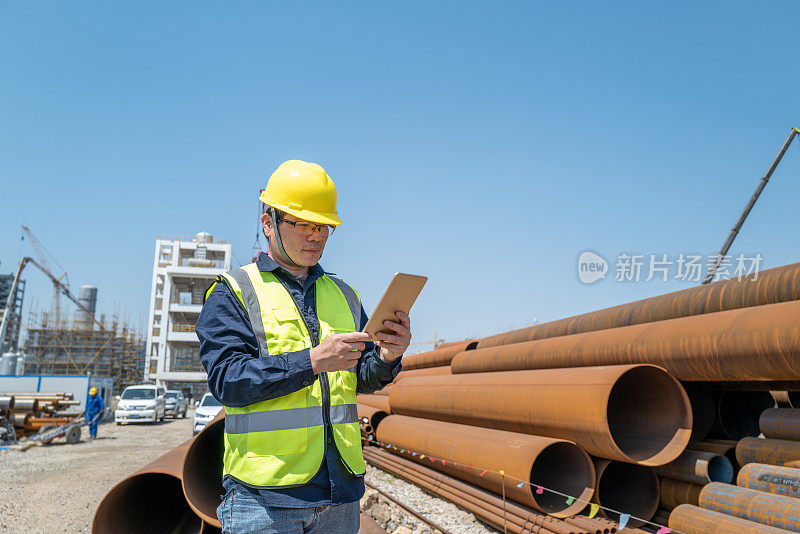 A middle-aged Asian male engineer made statistics with flat plates in the steel pipe market